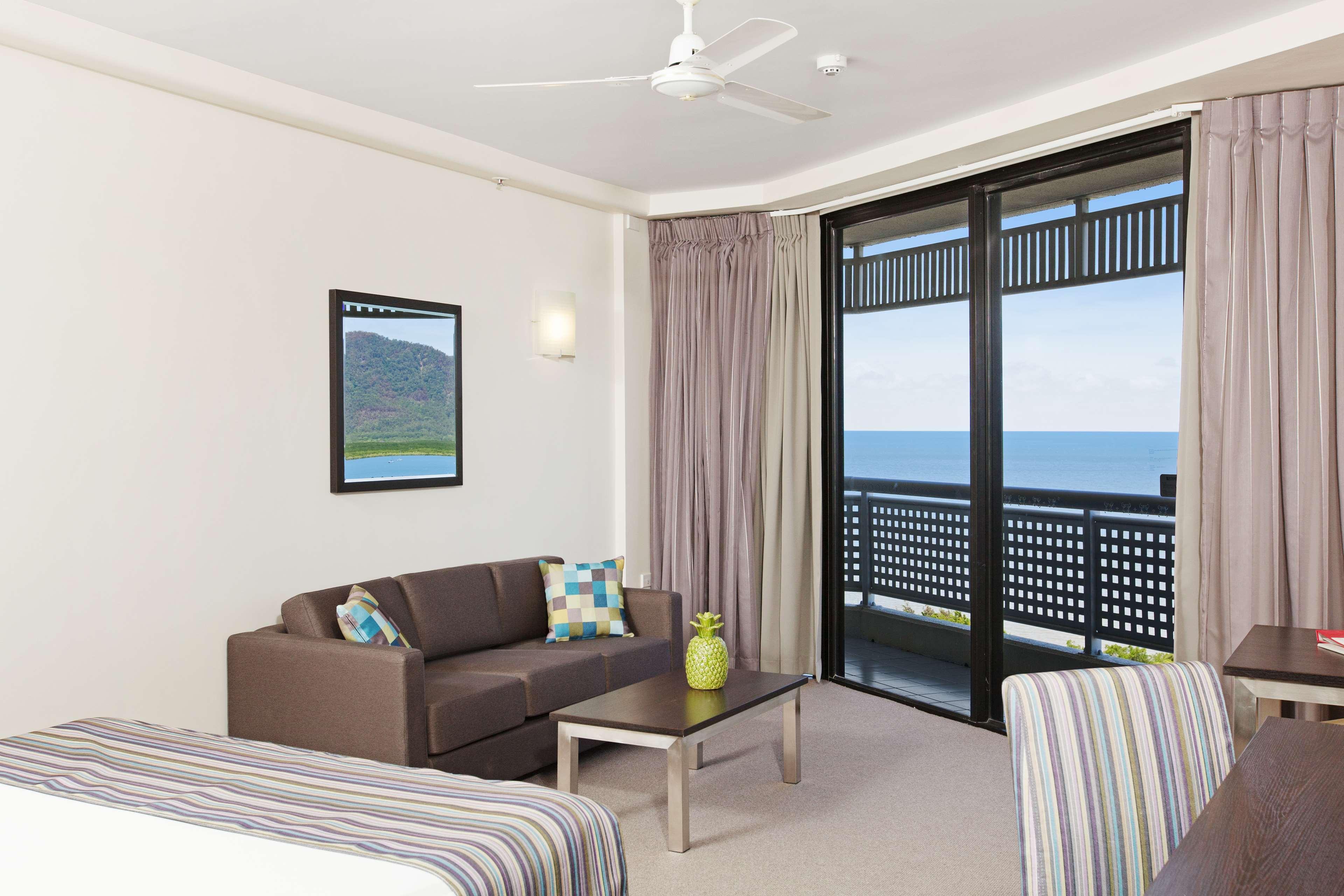 Rydges Esplanade Resort Кернс Екстериор снимка