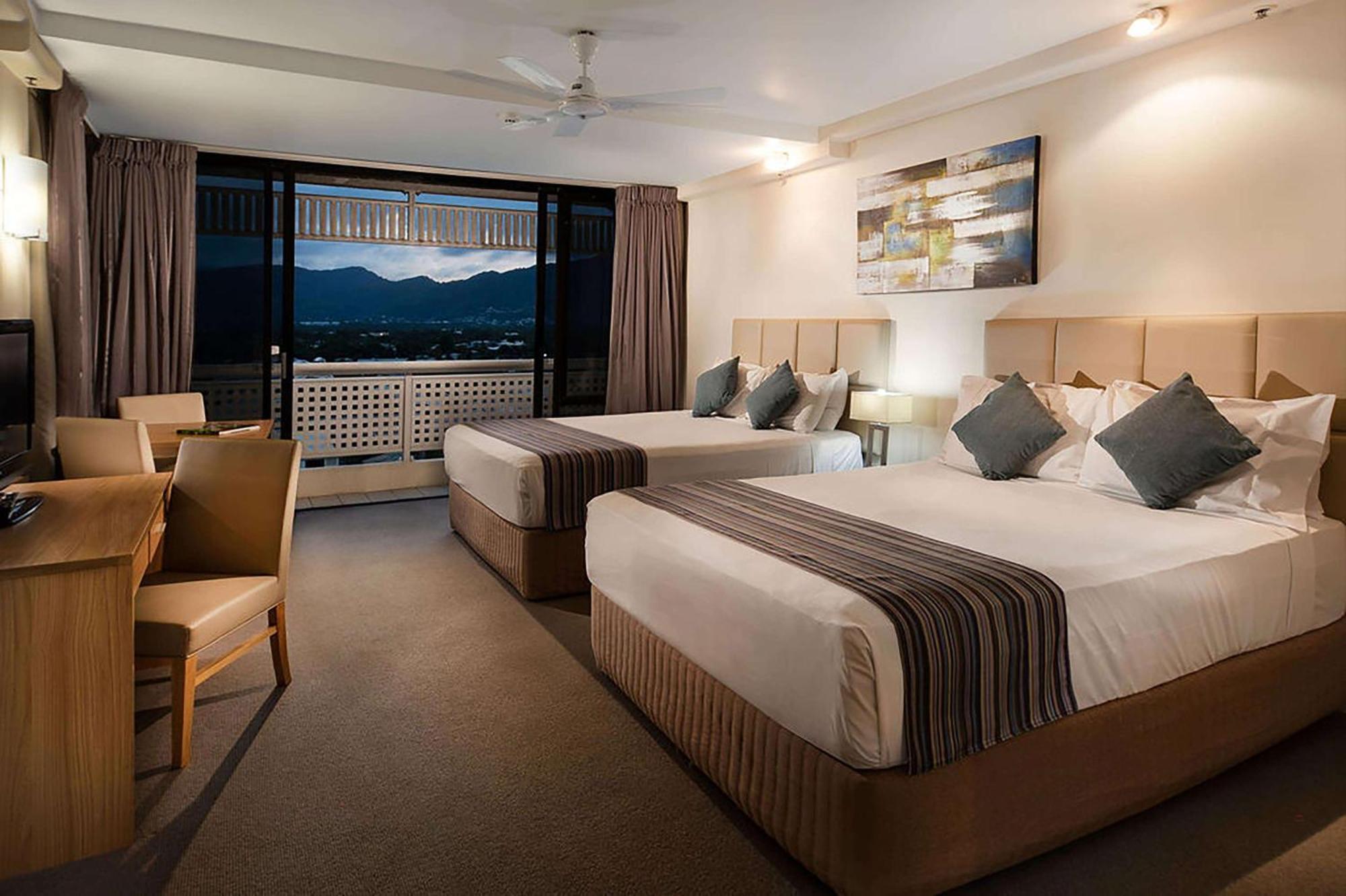 Rydges Esplanade Resort Кернс Екстериор снимка